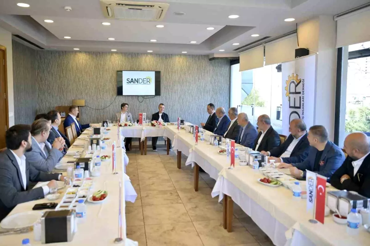 esenyurt belediye baskan vekili can aksoy sanayicilerle bulustu y45HyeNz