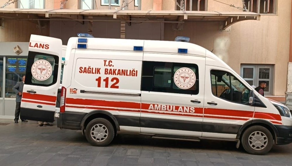 insaat iscisi metrelerce yukseklikten dustu IUG4IiIi