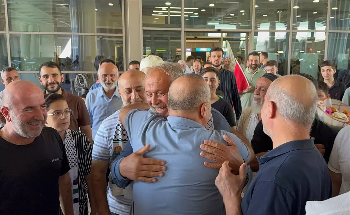 kuresel sumud aktivisti turunc mersinde cicekle karsilandi KEwsiVSR