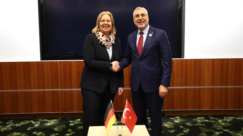 bakan isikhan alman mevkidasi bas ile gorustu r4Z7Ygq1.webp