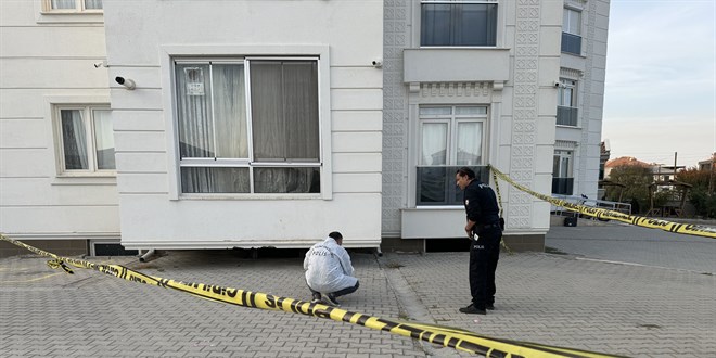 karamanda 5 kattan dusen kadin oldu AFw1d1ND.jpg