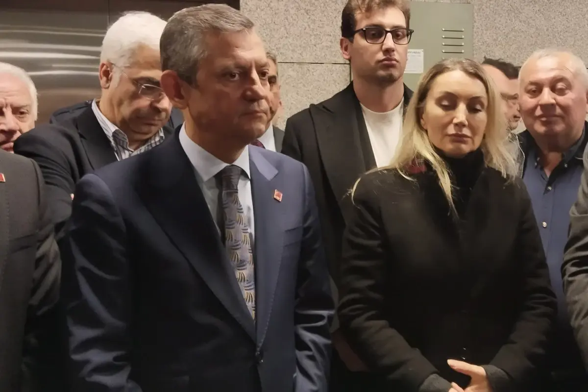 ozgur ozel dilek imamoglunun diplomatik pasaportu iptal edildi Au3uSVtP.jpg