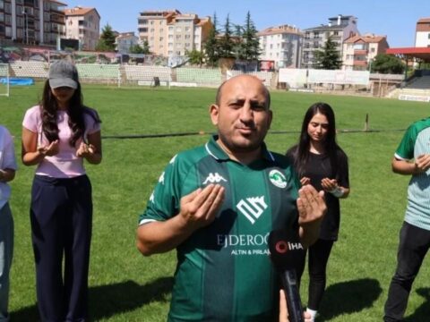 Sampiyonluk icin toplandilar amigonun ettigi dua gulumsetti SFOQmnNP